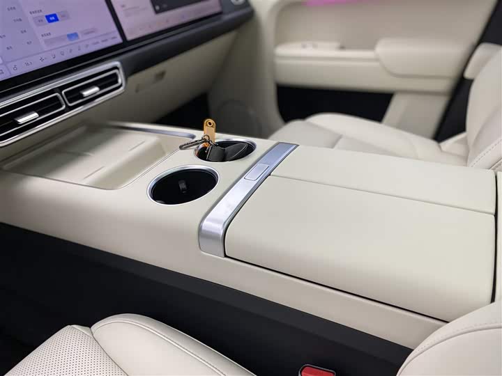 Фото 21 - LiXiang L7