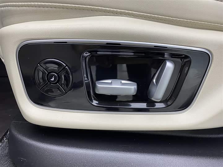 Фото 26 - LiXiang L7