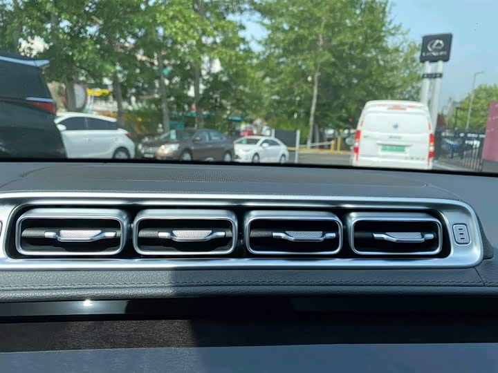 Фото 9 - Mercedes-Benz Maybach S-Class