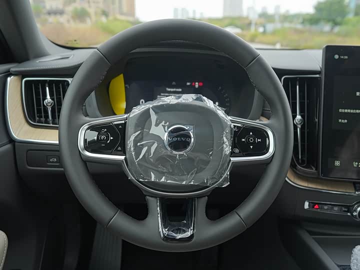 Фото 11 - Volvo XC60