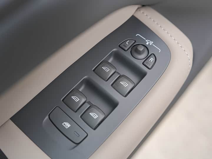 Фото 14 - Volvo XC60