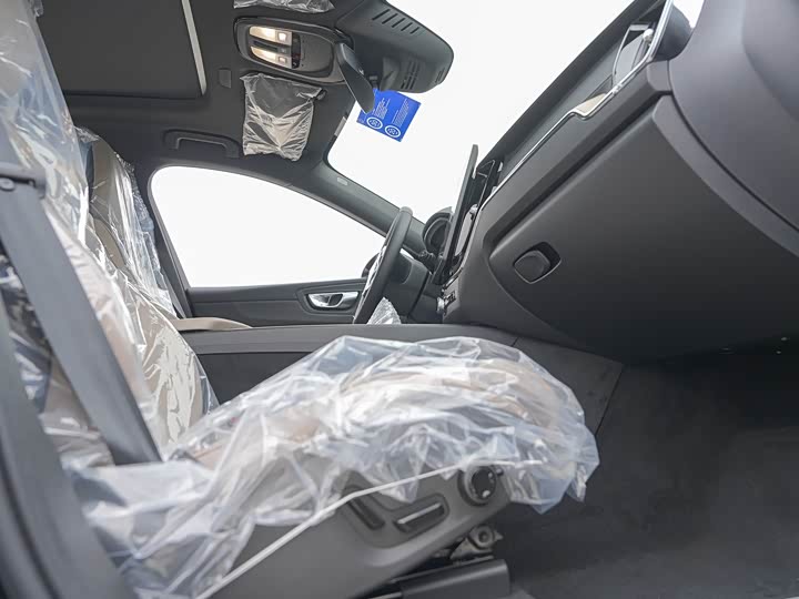 Фото 16 - Volvo XC60