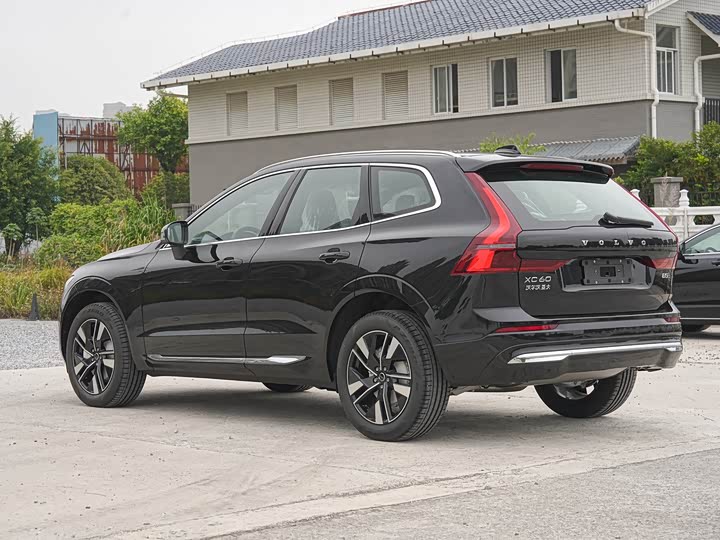 Фото 6 - Volvo XC60