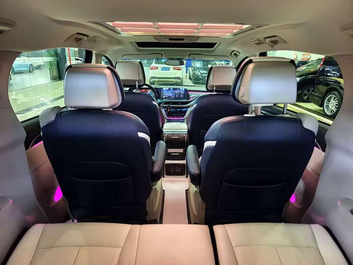 Фото 9 - Buick GL8 ES