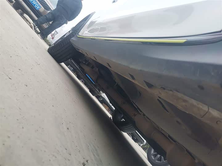 Фото 21 - Roewe RX5 Hybrid