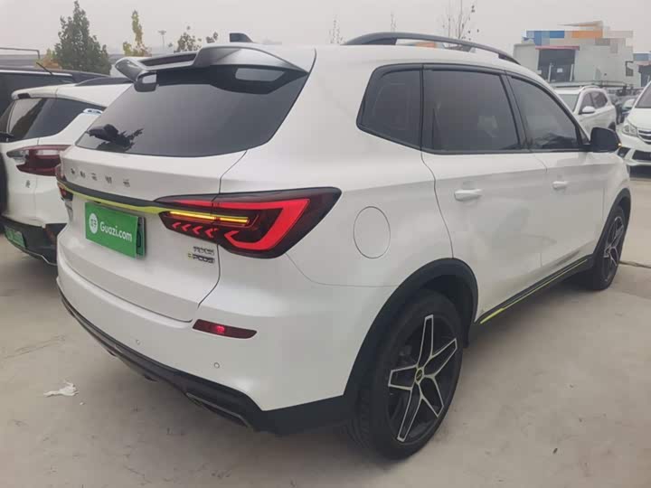 Фото 7 - Roewe RX5 Hybrid