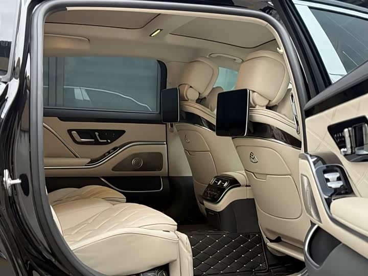 Фото 9 - Mercedes-Benz Maybach S-Class