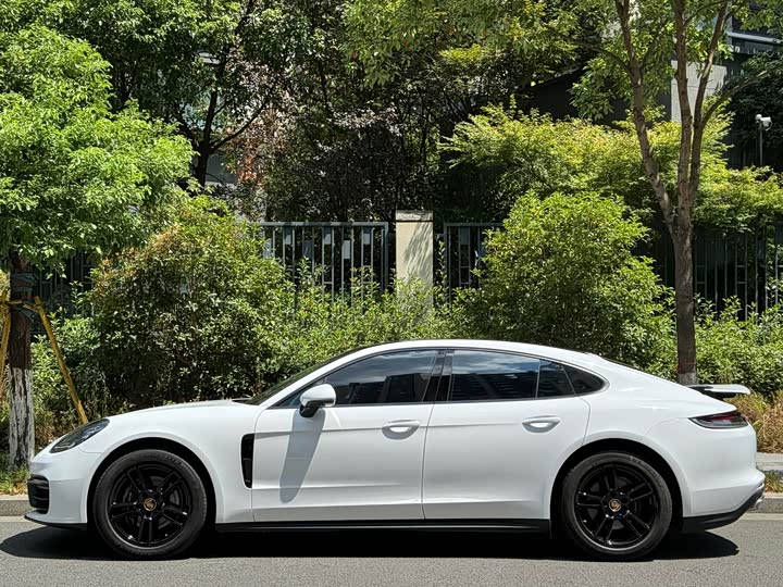 Фото 3 - Porsche Panamera