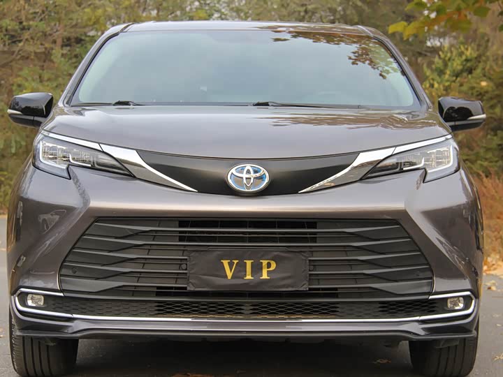 Фото 1 - Toyota Sienna