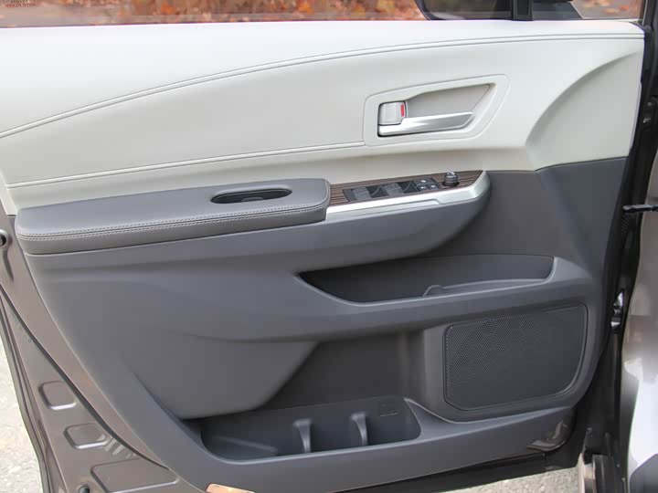 Фото 10 - Toyota Sienna