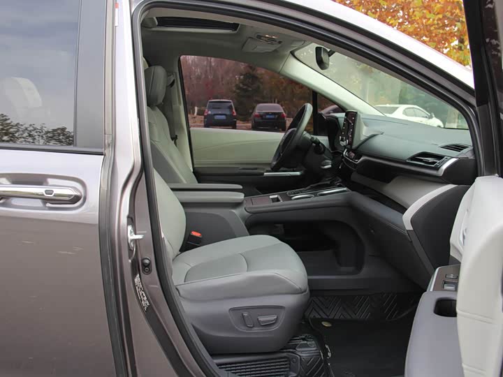 Фото 15 - Toyota Sienna