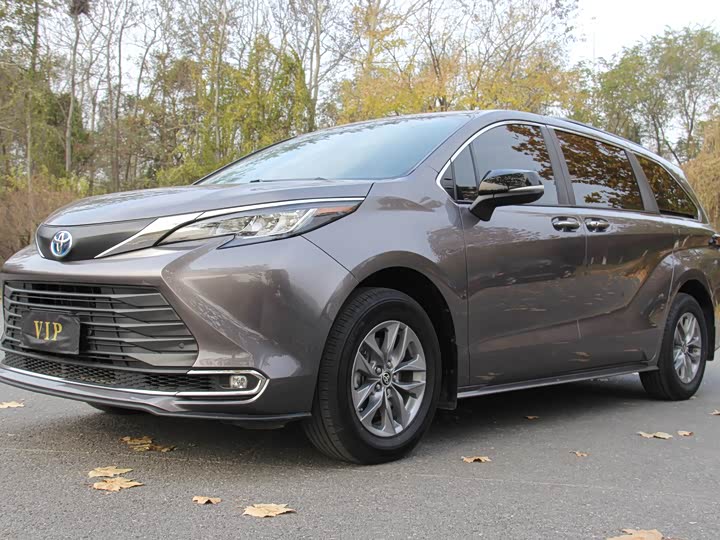 Фото 2 - Toyota Sienna