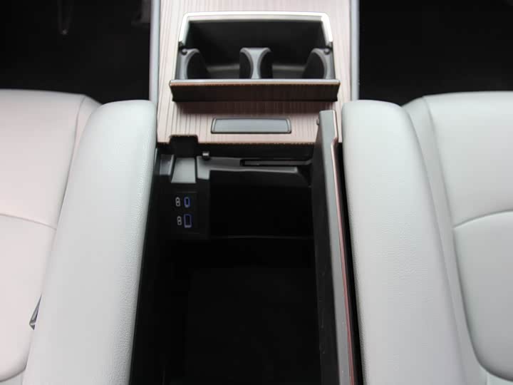 Фото 21 - Toyota Sienna