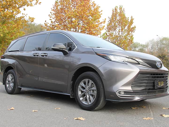 Фото 3 - Toyota Sienna