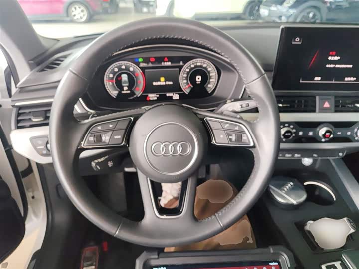 Фото 11 - Audi A4L