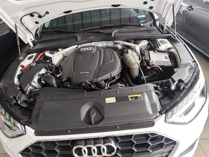 Фото 20 - Audi A4L
