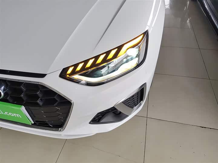 Фото 24 - Audi A4L