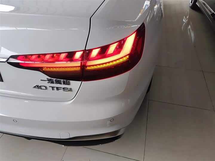 Фото 8 - Audi A4L