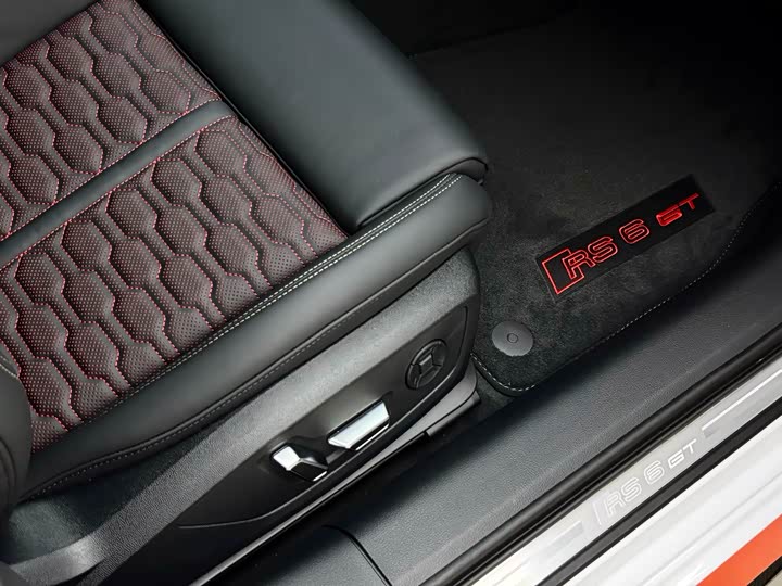 Фото 16 - Audi RS 6