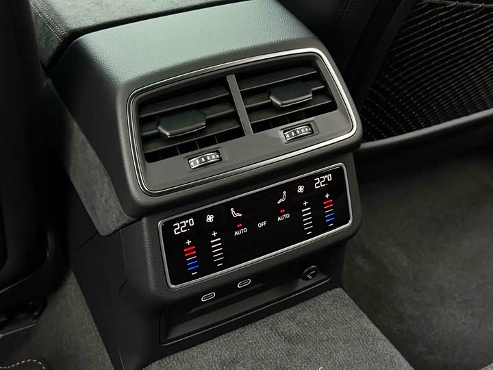 Фото 21 - Audi RS 6