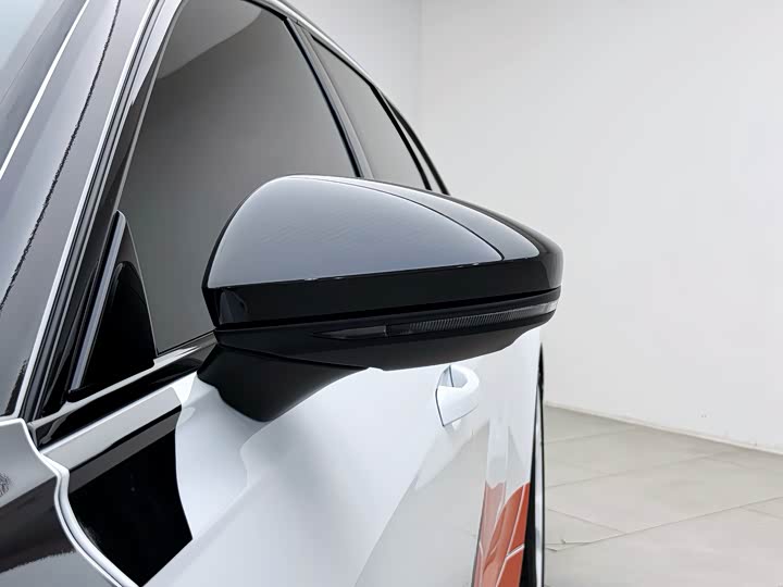 Фото 27 - Audi RS 6