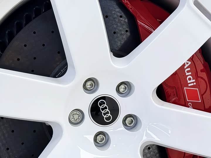 Фото 30 - Audi RS 6