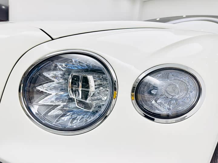 Фото 23 - Bentley Flying Spur