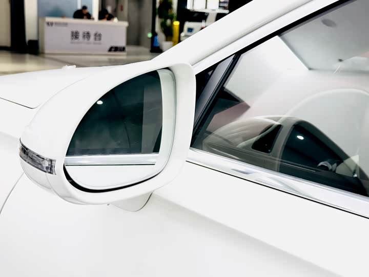 Фото 25 - Bentley Flying Spur