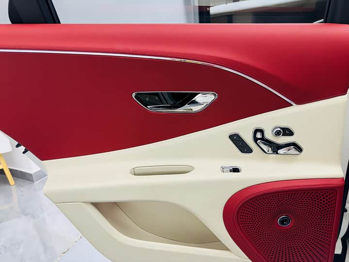 Фото 26 - Bentley Flying Spur