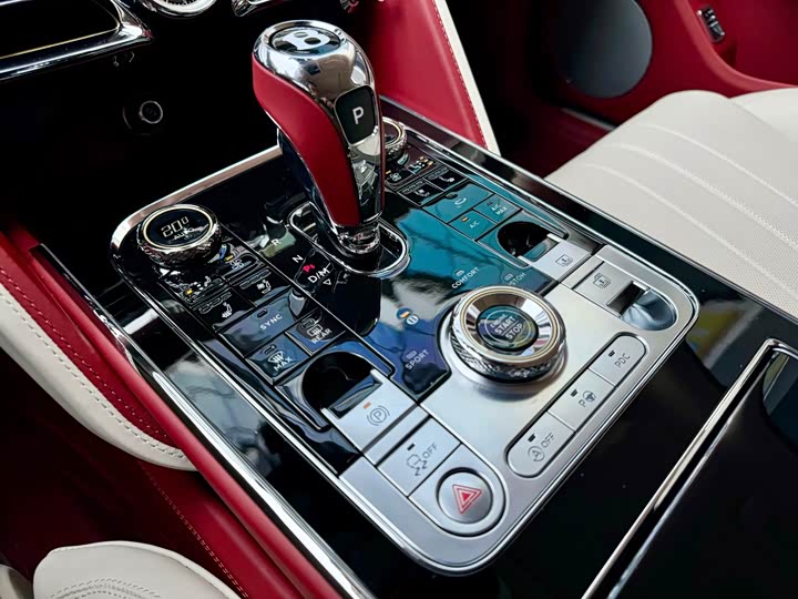 Фото 9 - Bentley Flying Spur