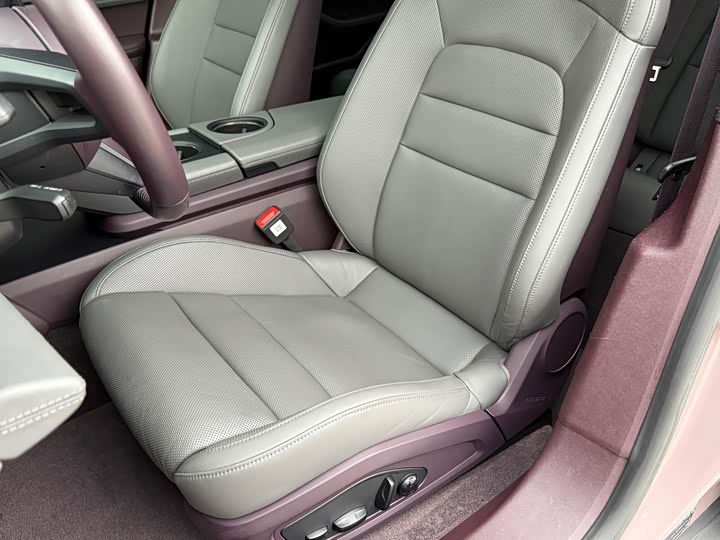 Фото 10 - Porsche Taycan