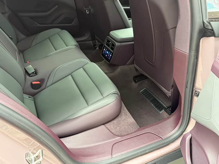 Фото 11 - Porsche Taycan