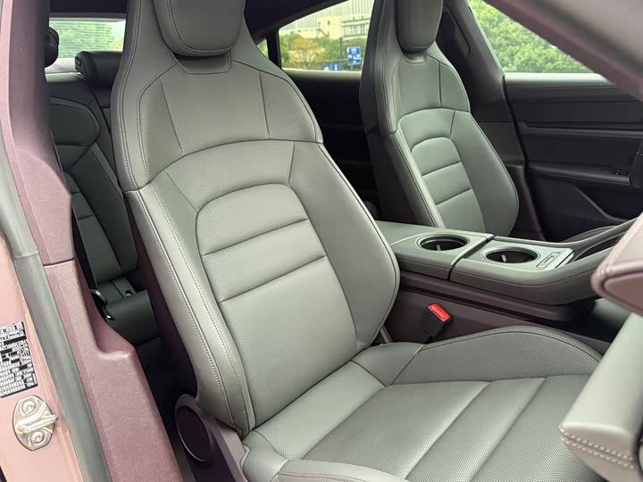 Фото 12 - Porsche Taycan