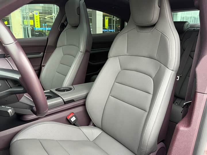 Фото 16 - Porsche Taycan