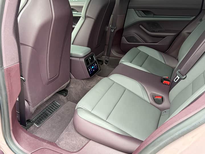 Фото 17 - Porsche Taycan