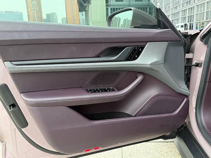 Фото 18 - Porsche Taycan