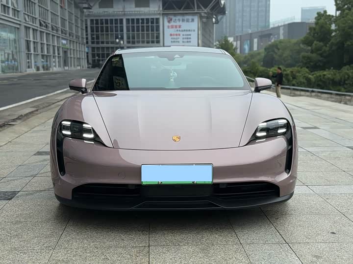 Фото 2 - Porsche Taycan