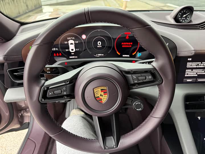 Фото 20 - Porsche Taycan