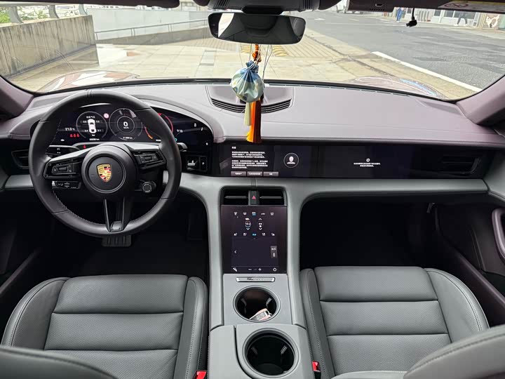 Фото 22 - Porsche Taycan