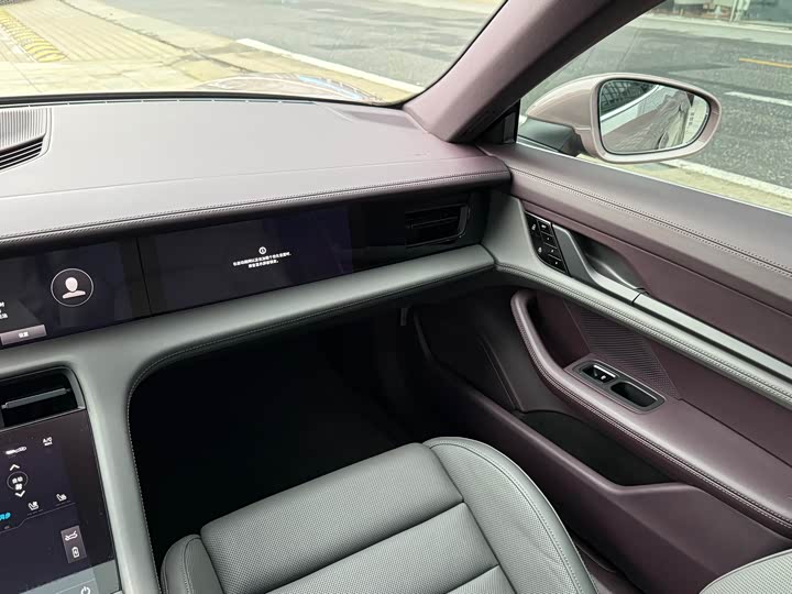 Фото 23 - Porsche Taycan