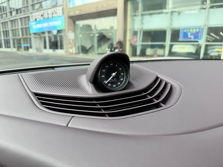 Фото 24 - Porsche Taycan