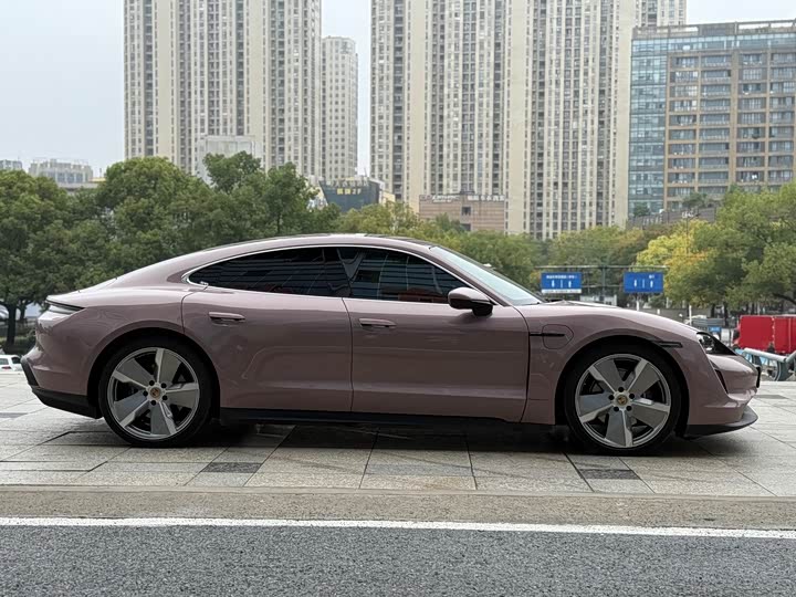 Фото 7 - Porsche Taycan