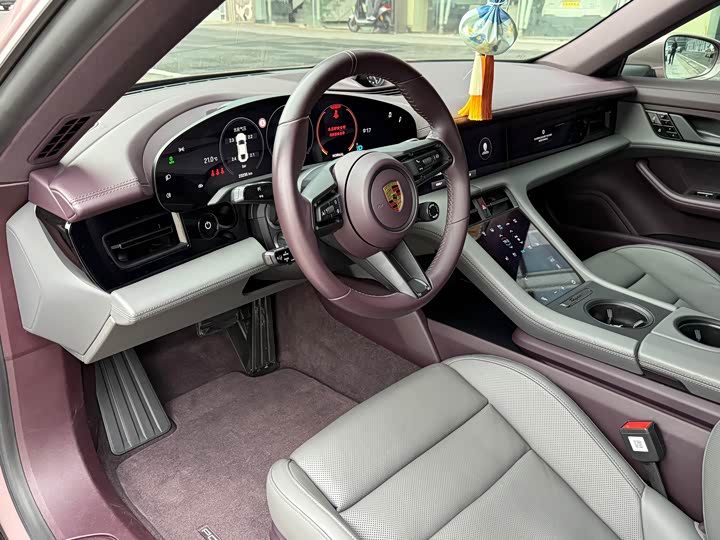 Фото 8 - Porsche Taycan