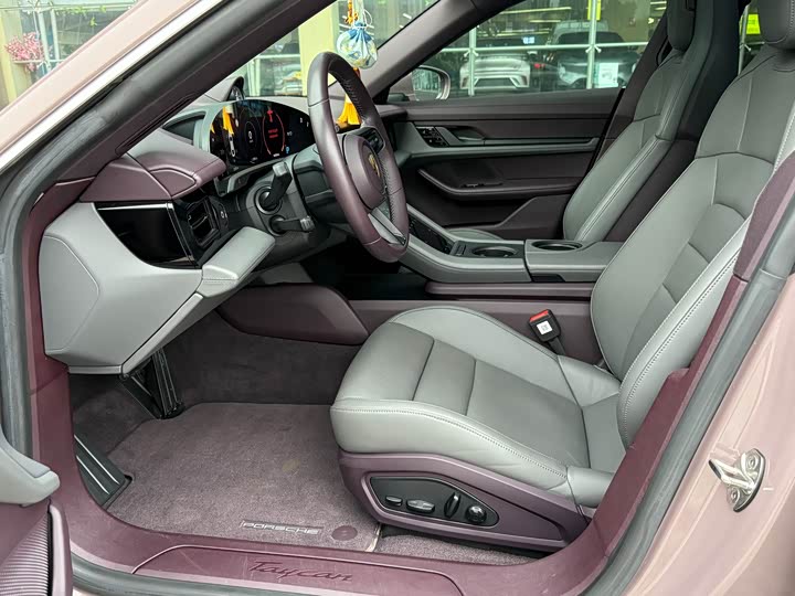 Фото 9 - Porsche Taycan