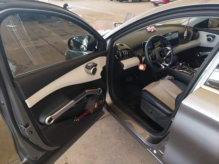 Фото 16 - BYD Yuan Plus