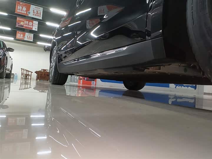 Фото 20 - Hongqi E-QM5