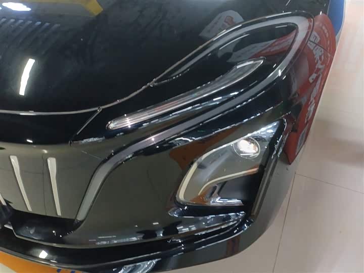 Фото 23 - Hongqi E-QM5