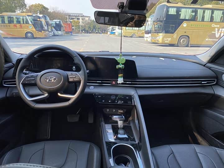 Фото 11 - Hyundai Elantra N line