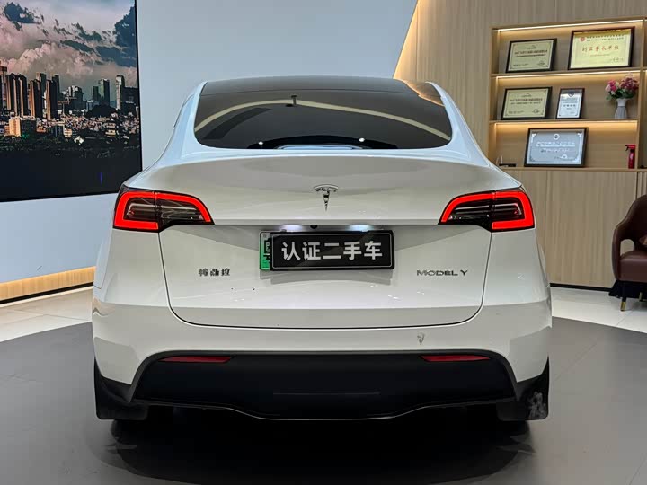 Фото 15 - Tesla Model Y