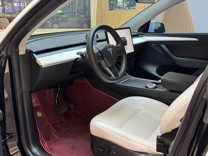 Фото 6 - Tesla Model Y